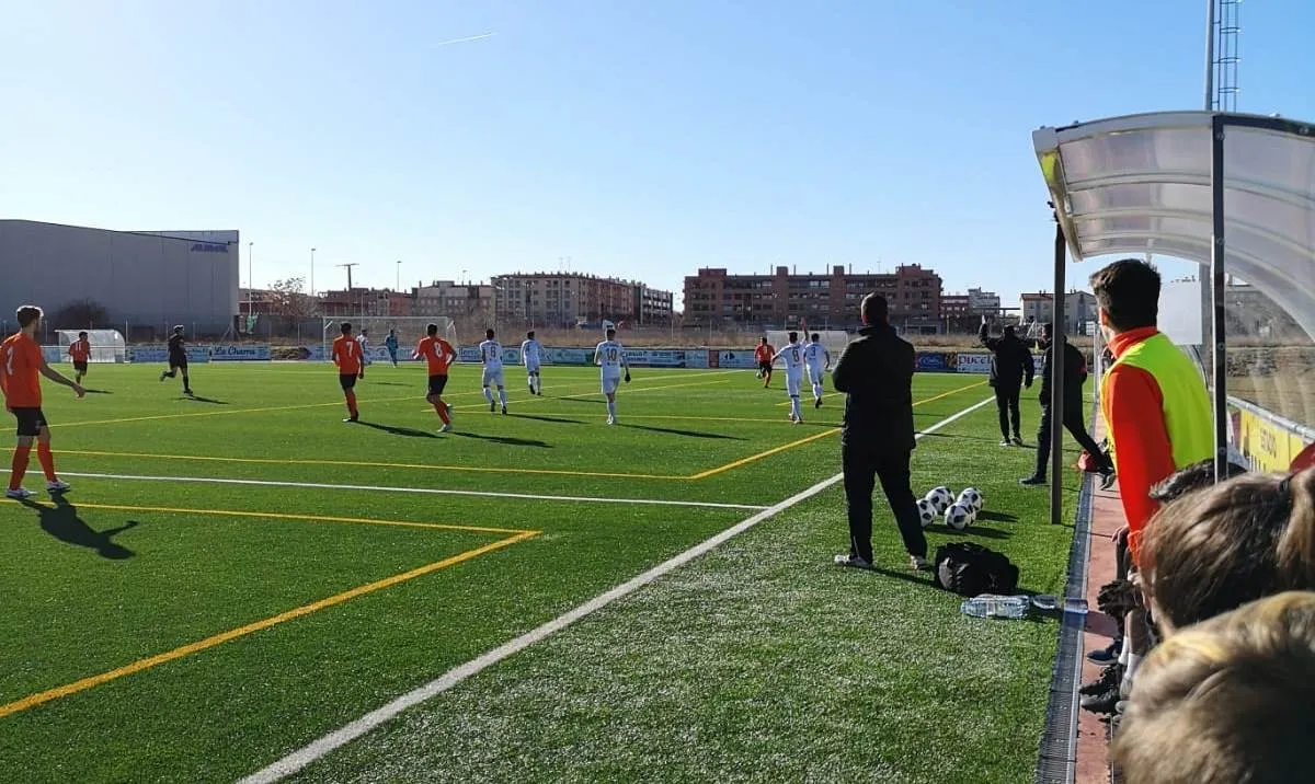 Foto 2 - El Ciudad Rodrigo se queda sin revancha al dejar escapar en los 10&rsquo; finales un 0-2 ante un Ribert ...