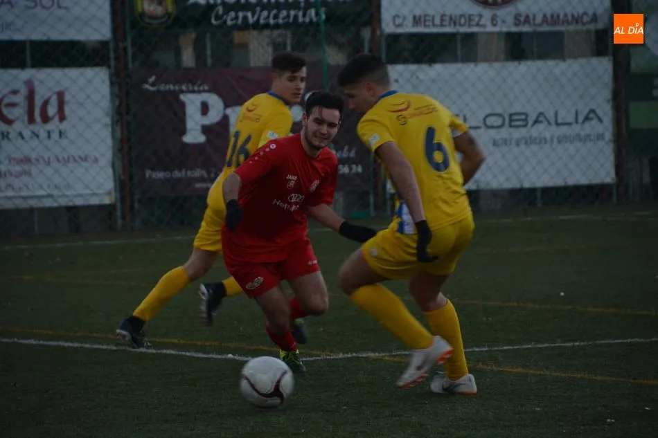 Foto 9 - El Navega no falla y sigue l&iacute;der tras ganar al Jai Alai (2-0)