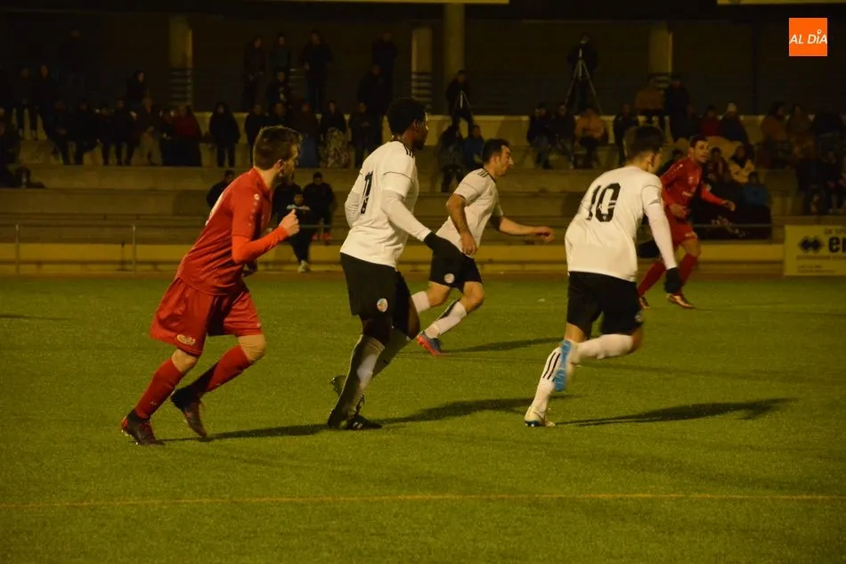 Foto 9 - El Salamanca UDS &lsquo;B&rsquo; sigue al acecho del ascenso tras ganar el derbi al Hergar (1-2)