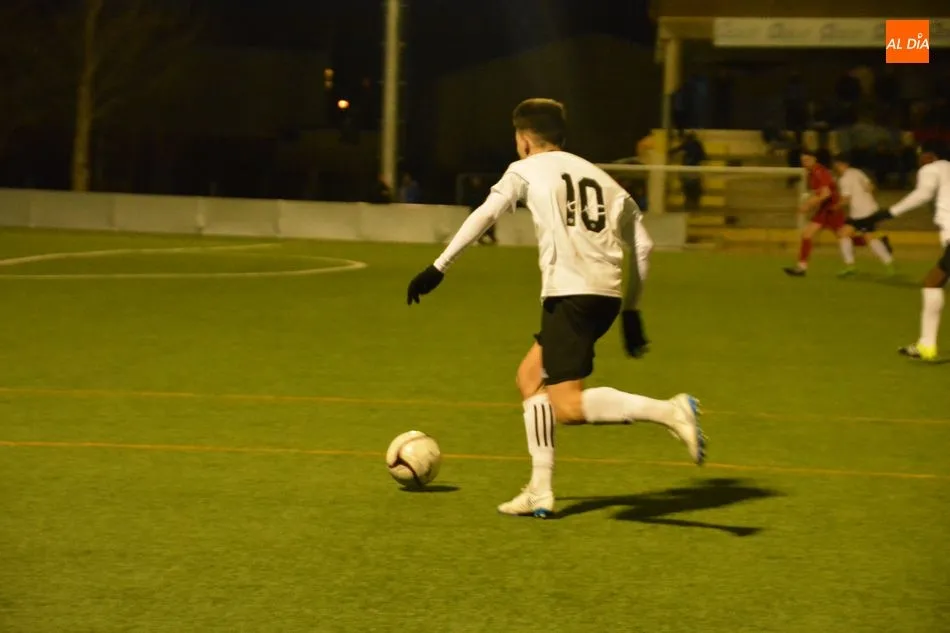 Foto 7 - El Salamanca UDS &lsquo;B&rsquo; sigue al acecho del ascenso tras ganar el derbi al Hergar (1-2)