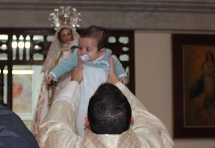Presentados a la Virgen los bebés recién nacidos de La Fuente  