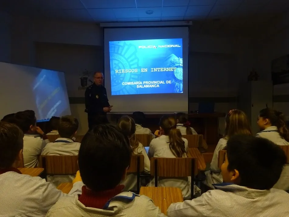 Foto 5 - Los alumnos del Colegio San Juan Bosco conocen los riesgos del uso de las redes sociales