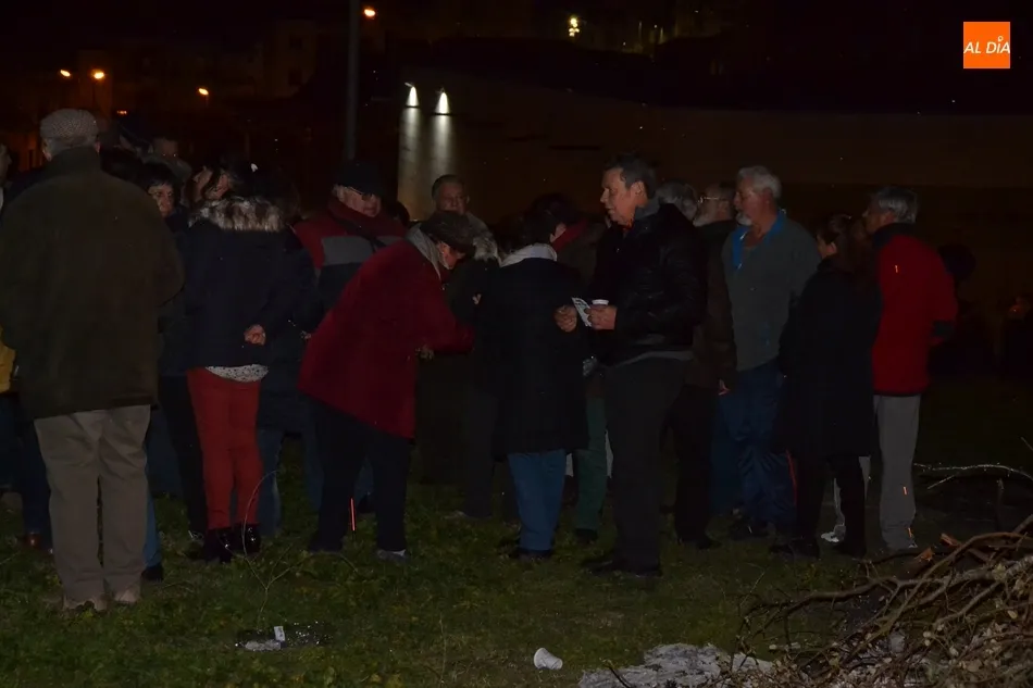 Foto 7 - La hoguera de las &Aacute;guedas cierra el ciclo precarnavalero en torno al fuego  