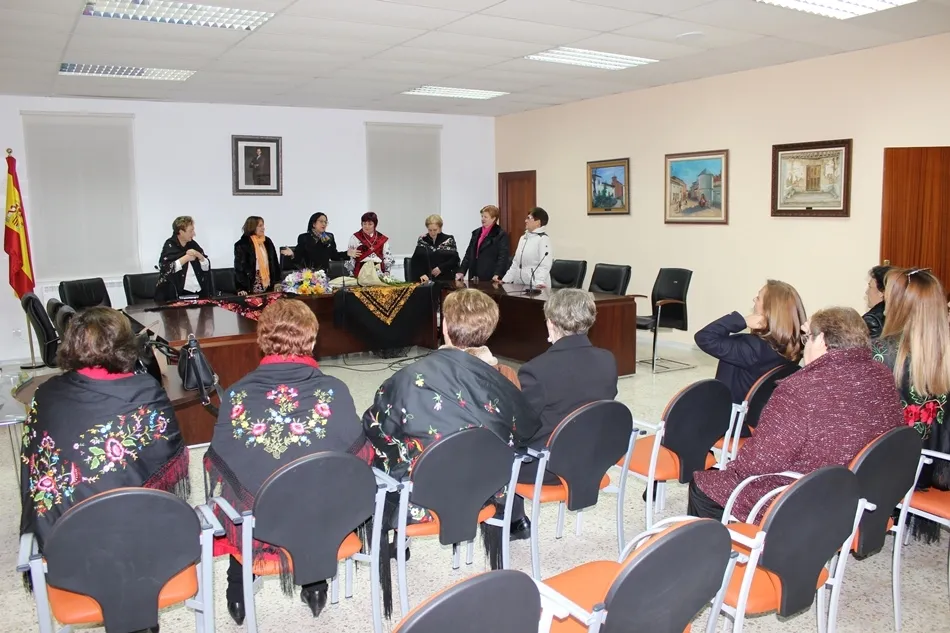 Foto 2 - La alcaldesa de Cabrerizos cumple con la tradici&oacute;n de Santa &Aacute;gueda