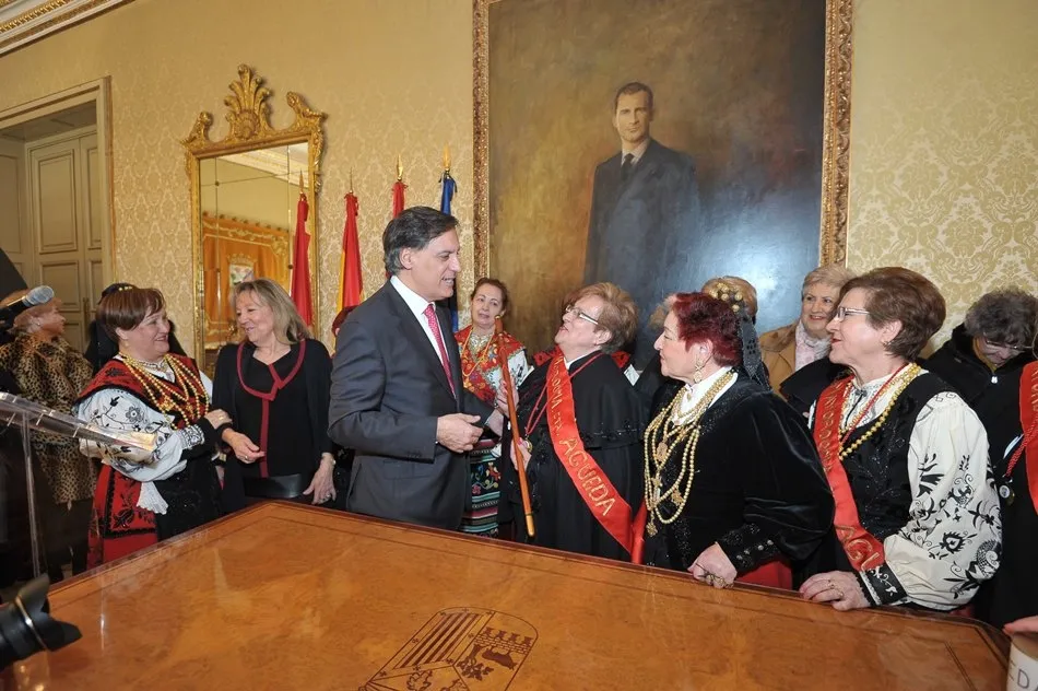 Foto 8 - El alcalde de Salamanca entrega el bast&oacute;n de mando a las &aacute;guedas