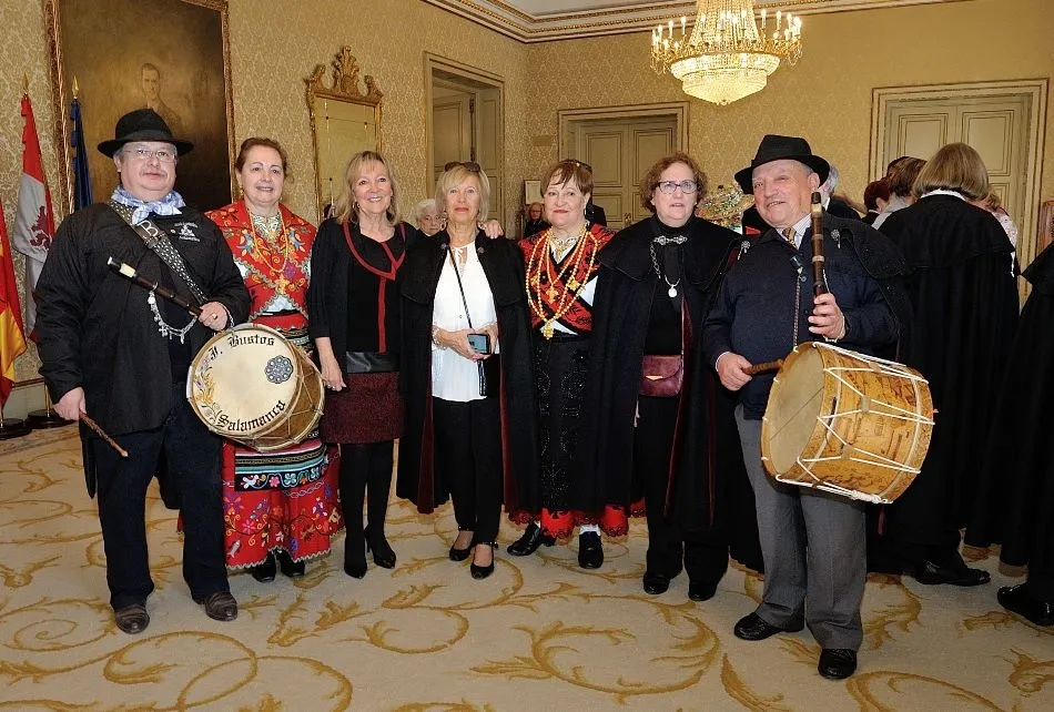 Foto 7 - El alcalde de Salamanca entrega el bast&oacute;n de mando a las &aacute;guedas