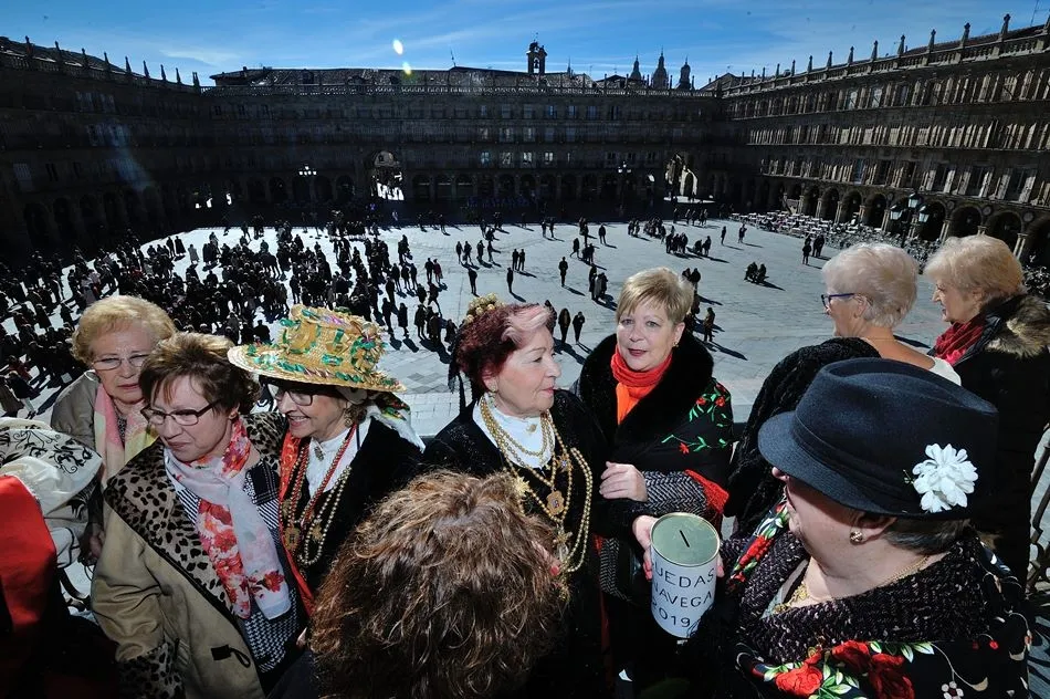 Foto 3 - El alcalde de Salamanca entrega el bast&oacute;n de mando a las &aacute;guedas
