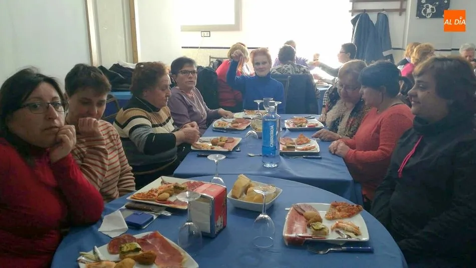 Foto 10 - Las mujeres de La Fregeneda celebran Santa Agueda con una gran animaci&oacute;n