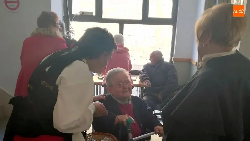 Foto 9 - Las mujeres de La Fregeneda celebran Santa Agueda con una gran animaci&oacute;n