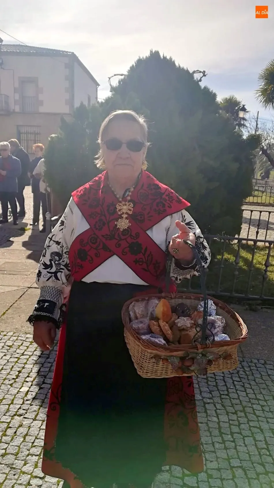 Foto 5 - Las mujeres de La Fregeneda celebran Santa Agueda con una gran animaci&oacute;n