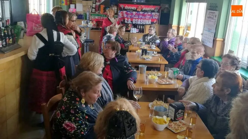 Foto 8 - Las mujeres de La Fregeneda celebran Santa Agueda con una gran animaci&oacute;n