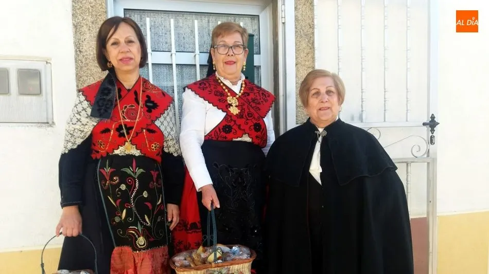 Foto 7 - Las mujeres de La Fregeneda celebran Santa Agueda con una gran animaci&oacute;n