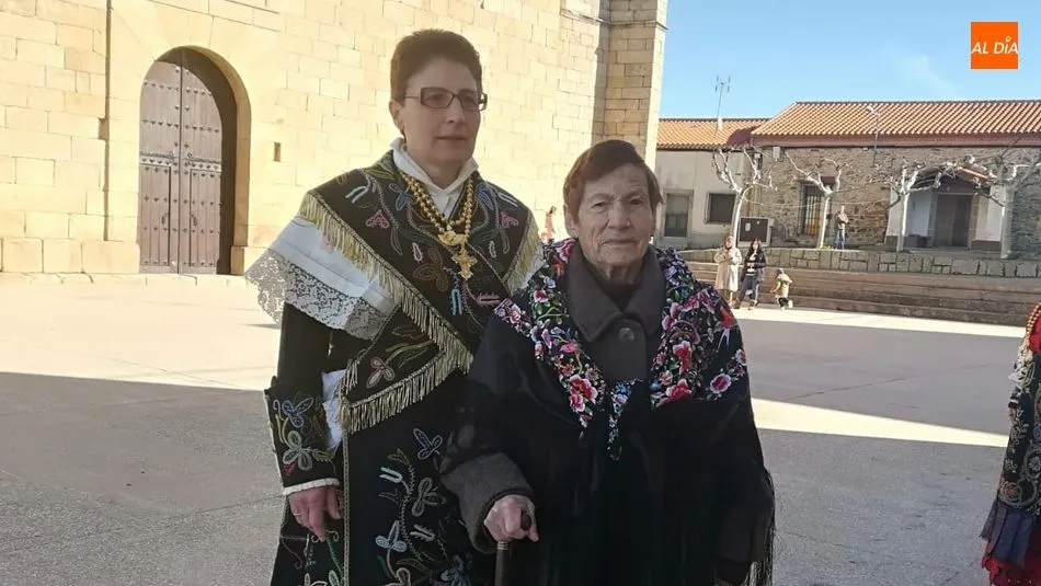 Foto 6 - Las mujeres de La Fregeneda celebran Santa Agueda con una gran animaci&oacute;n