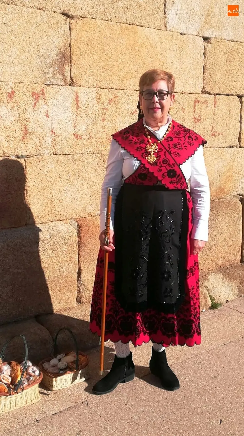 Foto 2 - Las mujeres de La Fregeneda celebran Santa Agueda con una gran animaci&oacute;n