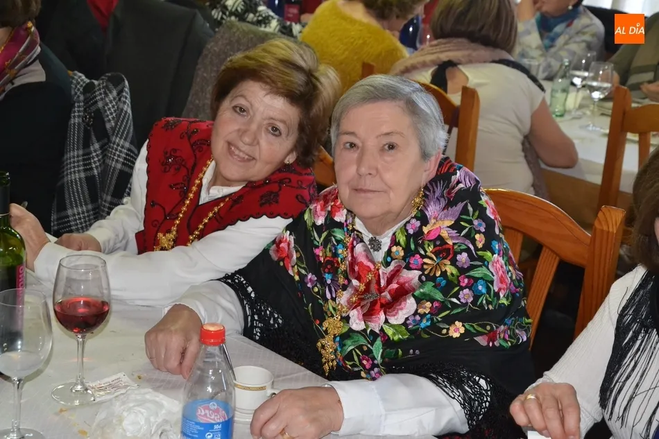 Foto 8 - Unas 40 integrantes de Amanecer se van de comida conjunta para festejar a Santa &Aacute;gueda  