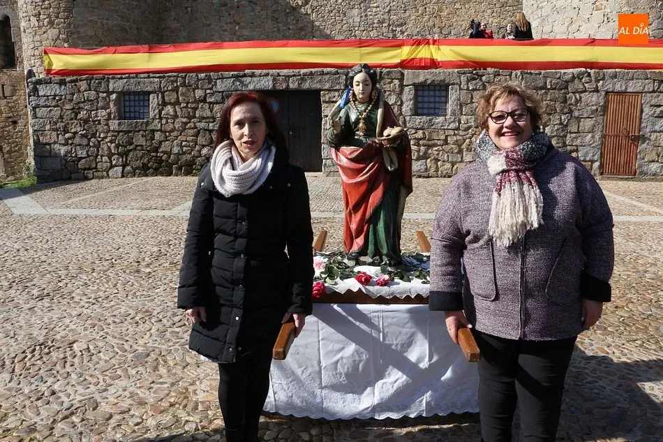 Foto 2 - Las &aacute;guedas de Miranda del Casta&ntilde;ar ondean un a&ntilde;o m&aacute;s la bandera
