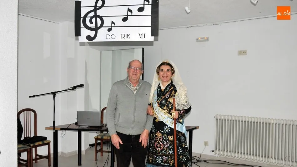 Foto 10 - Raquel Manzanas estrena el nuevo bast&oacute;n de mando del Ayuntamiento de Lumbrales