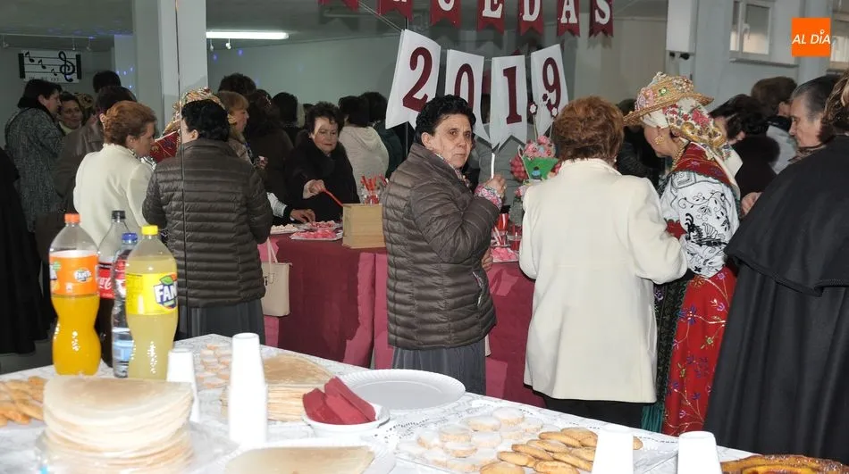 Foto 7 - Raquel Manzanas estrena el nuevo bast&oacute;n de mando del Ayuntamiento de Lumbrales