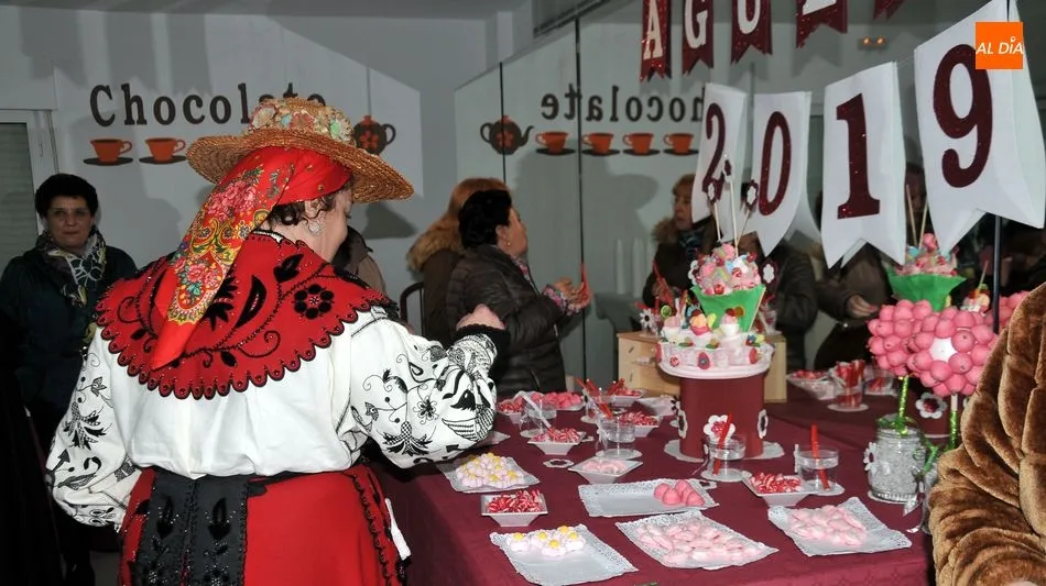 Foto 5 - Raquel Manzanas estrena el nuevo bast&oacute;n de mando del Ayuntamiento de Lumbrales