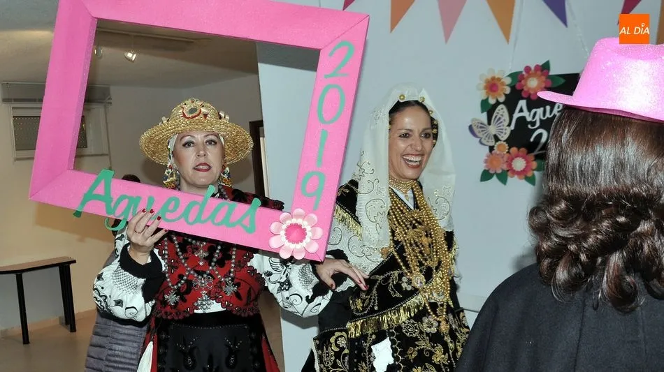 Foto 3 - Raquel Manzanas estrena el nuevo bast&oacute;n de mando del Ayuntamiento de Lumbrales