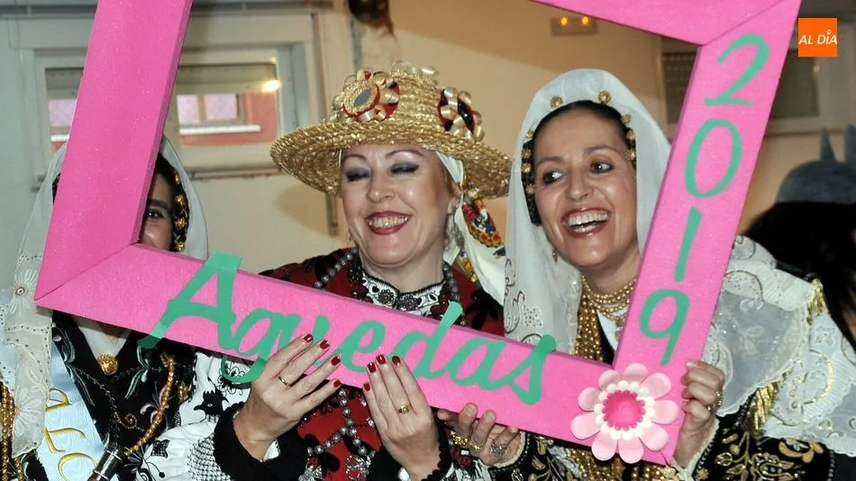 Foto 2 - Raquel Manzanas estrena el nuevo bast&oacute;n de mando del Ayuntamiento de Lumbrales
