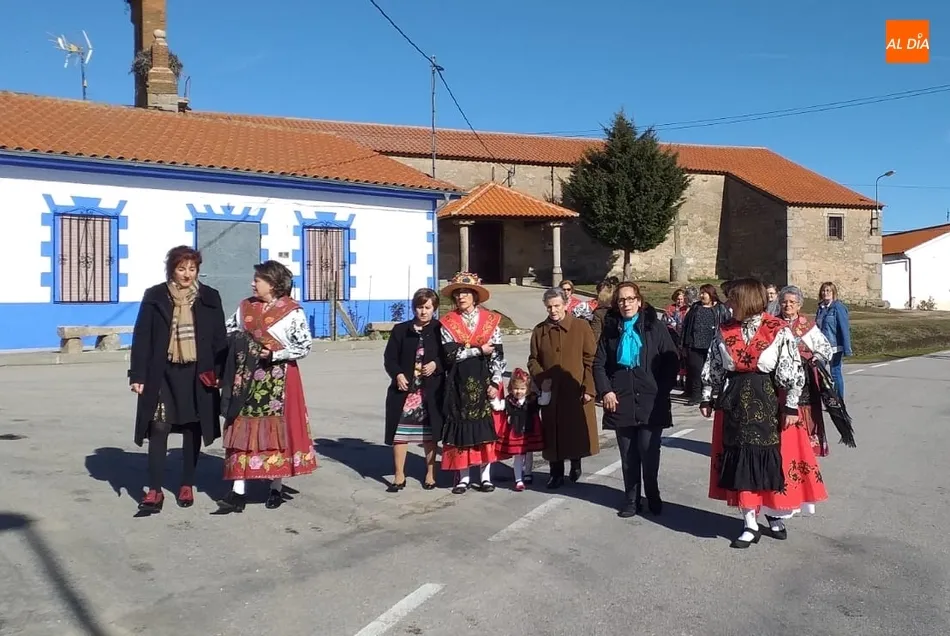 Foto 11 - Las mujeres de Pelarrodr&iacute;guez toman las calles guiadas por Diamantina Alonso  