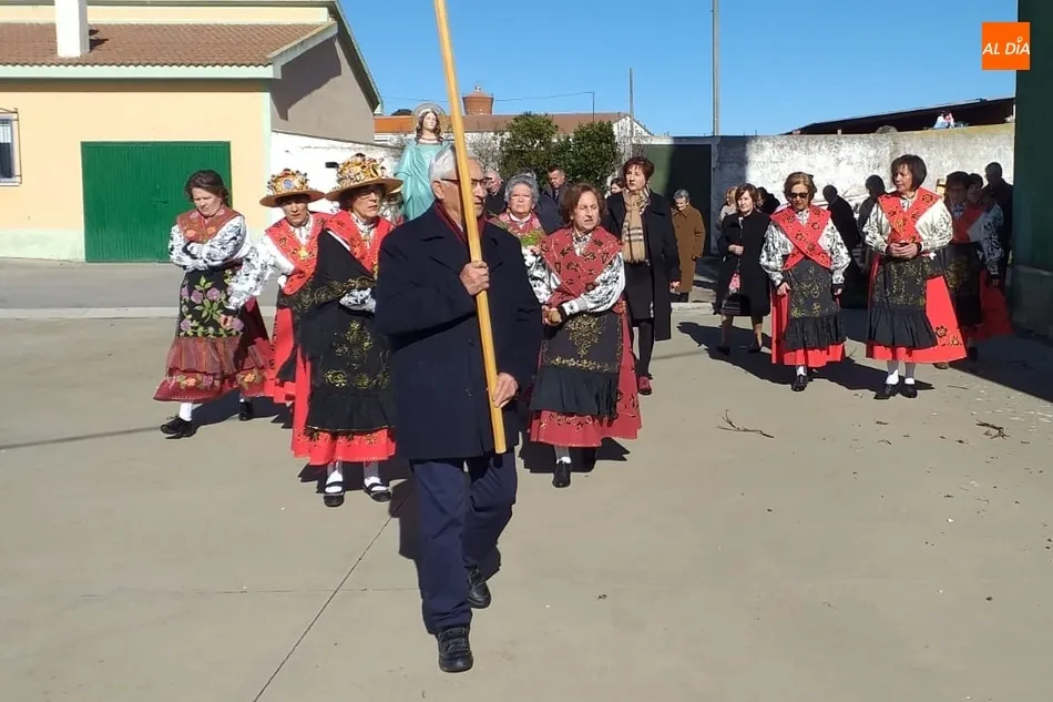 Foto 9 - Las mujeres de Pelarrodr&iacute;guez toman las calles guiadas por Diamantina Alonso  