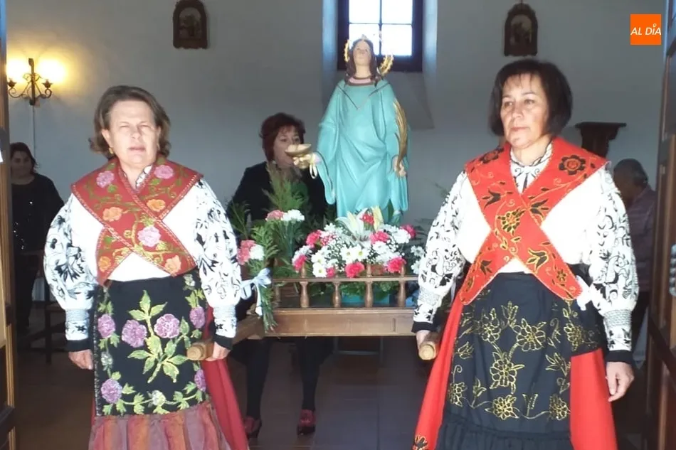 Foto 6 - Las mujeres de Pelarrodr&iacute;guez toman las calles guiadas por Diamantina Alonso  