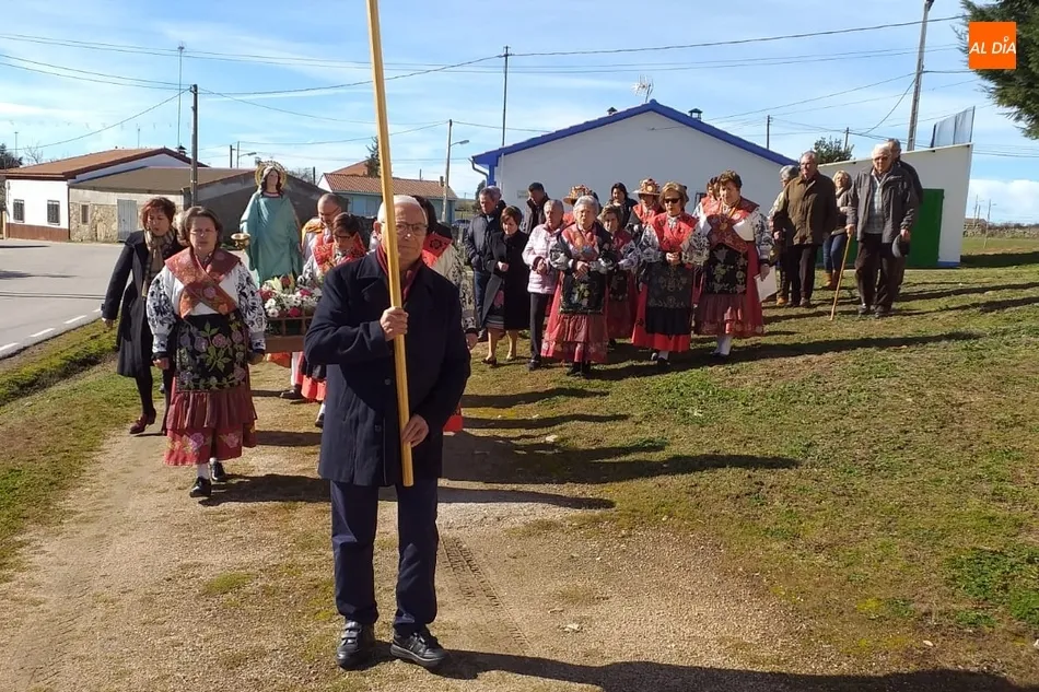 Foto 4 - Las mujeres de Pelarrodr&iacute;guez toman las calles guiadas por Diamantina Alonso  