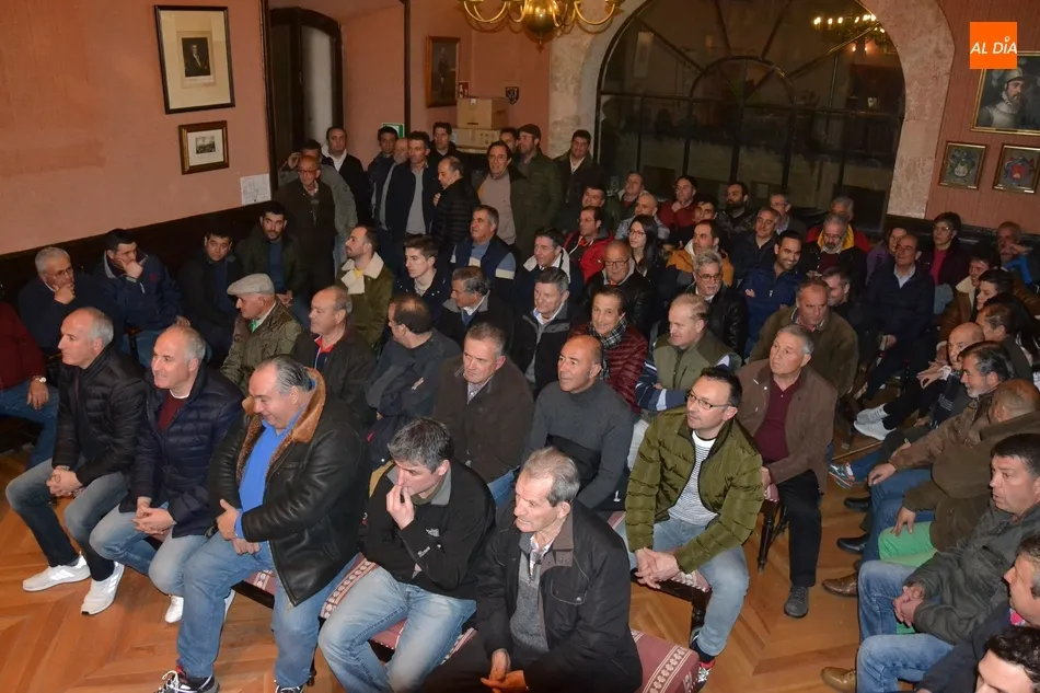 Foto 7 - La Alcaldesa de las &Aacute;guedas preside una tranquila subasta que incluy&oacute; una despedida y un homenaje ...