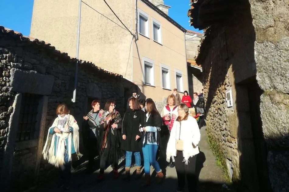 Foto 4 - Teresa Holgado ejerce de alcaldesa de las &aacute;guedas en Cabeza del Caballo  