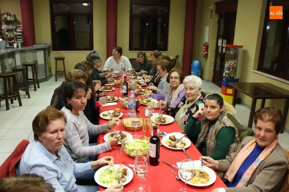 Foto 7 - Las &aacute;guedas de Peralejos de Abajo celebran la fiesta en la mesa  