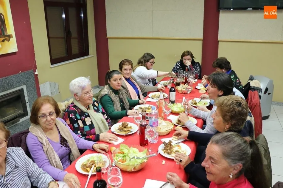 Foto 6 - Las &aacute;guedas de Peralejos de Abajo celebran la fiesta en la mesa  