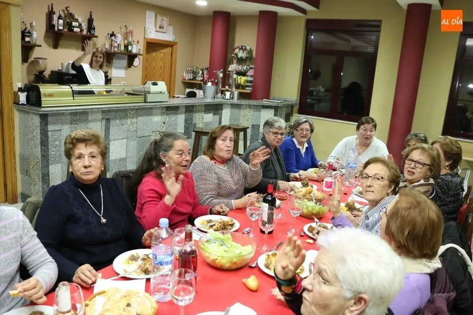 Foto 4 - Las &aacute;guedas de Peralejos de Abajo celebran la fiesta en la mesa  