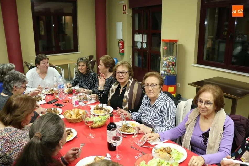 Foto 3 - Las &aacute;guedas de Peralejos de Abajo celebran la fiesta en la mesa  