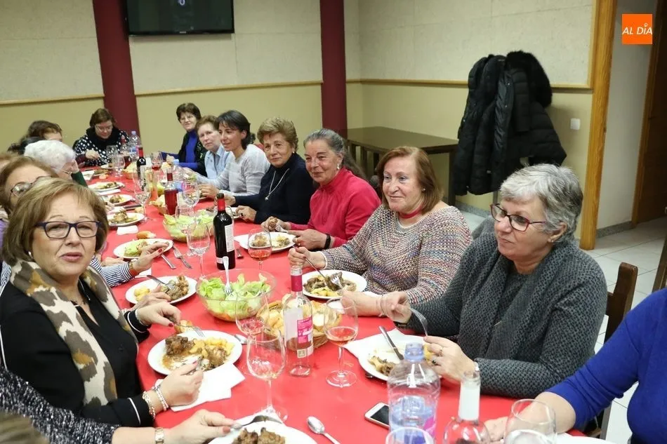 Foto 2 - Las &aacute;guedas de Peralejos de Abajo celebran la fiesta en la mesa  