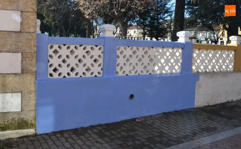 Roban varias plantas en el Parque de la Florida, que recuperará su histórico color azul exterior  