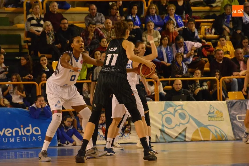 Foto 10 - Perfumer&iacute;as Avenida se permite seguir so&ntilde;ando tras ganar en la pr&oacute;rroga (78-75)