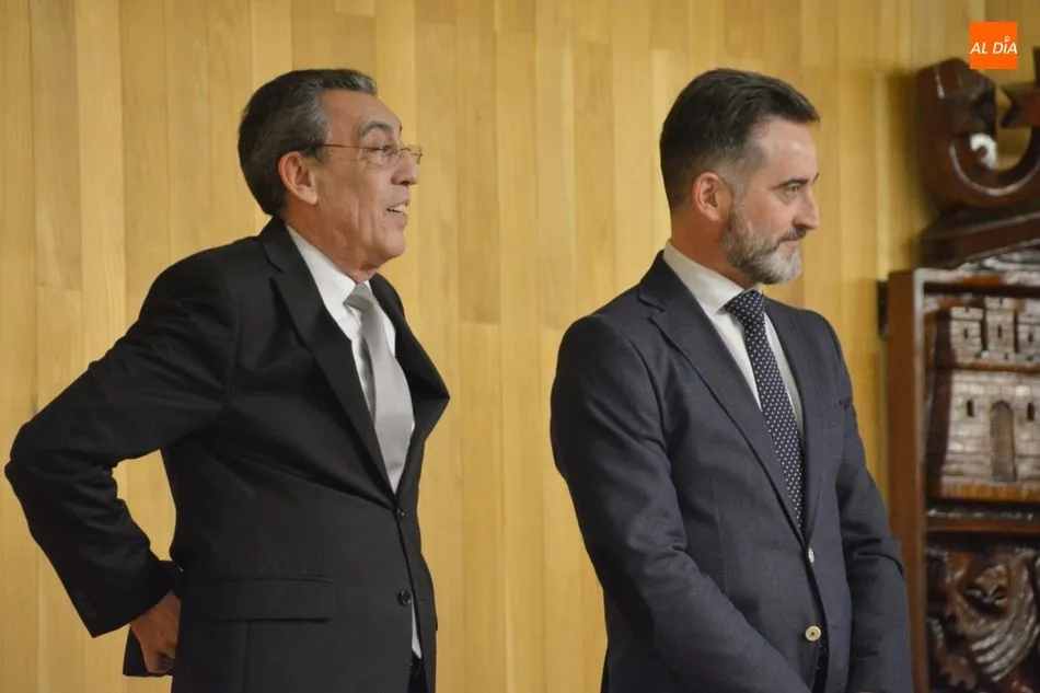 Foto 8 - Mena agradece a los empleados p&uacute;blicos su &ldquo;vocaci&oacute;n y compromiso&rdquo; en la entrega de...