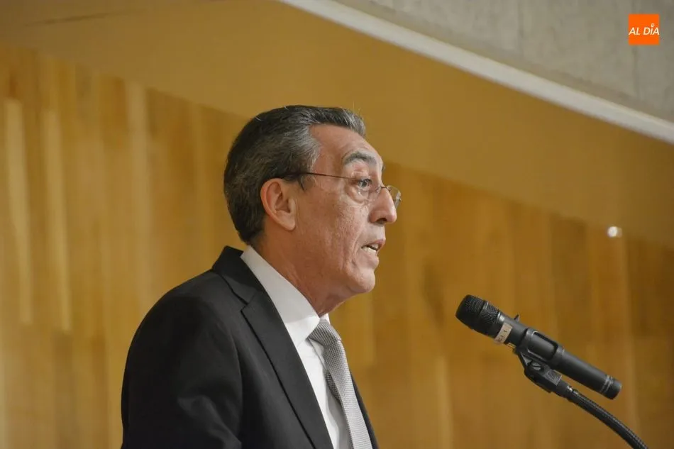 Foto 7 - Mena agradece a los empleados p&uacute;blicos su &ldquo;vocaci&oacute;n y compromiso&rdquo; en la entrega de...