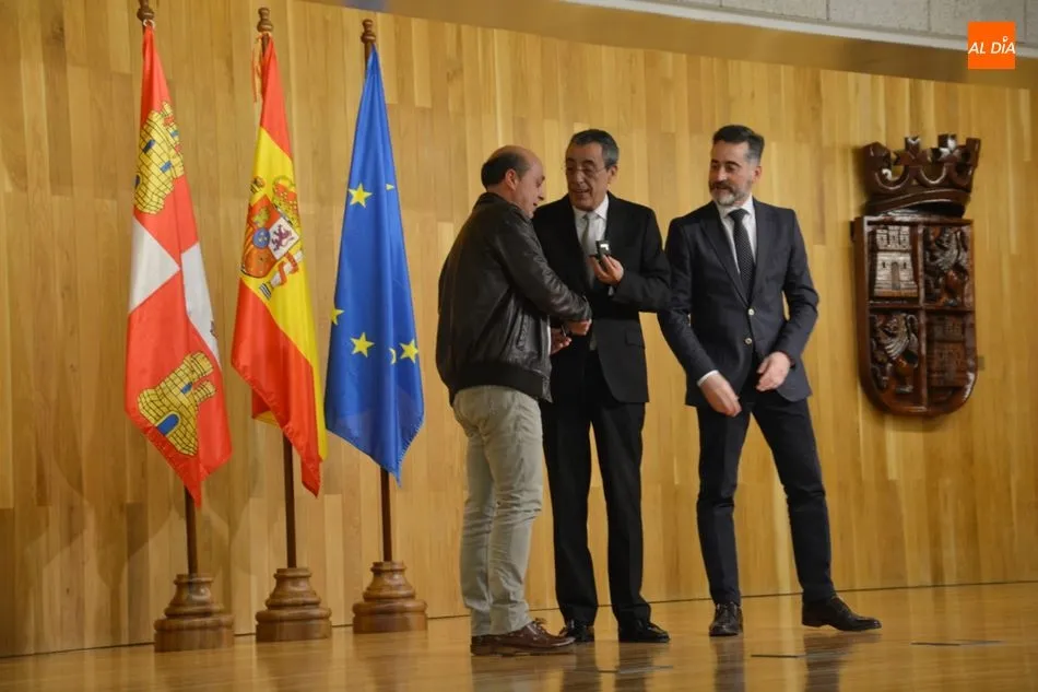Foto 5 - Mena agradece a los empleados p&uacute;blicos su &ldquo;vocaci&oacute;n y compromiso&rdquo; en la entrega de...