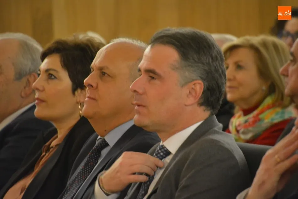 Foto 4 - Mena agradece a los empleados p&uacute;blicos su &ldquo;vocaci&oacute;n y compromiso&rdquo; en la entrega de...