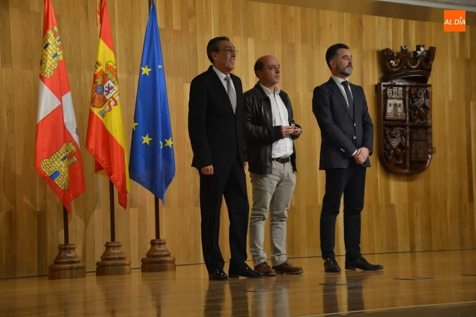 Foto 3 - Mena agradece a los empleados p&uacute;blicos su &ldquo;vocaci&oacute;n y compromiso&rdquo; en la entrega de...