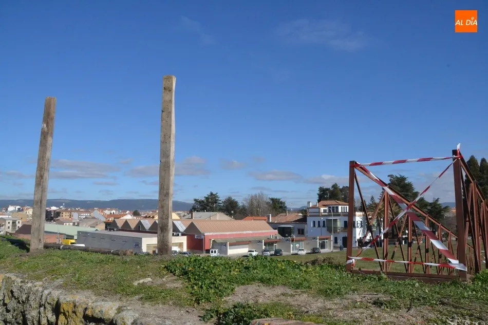 Foto 8 - Colocado el puente de Aris, que por el momento no se puede usar  