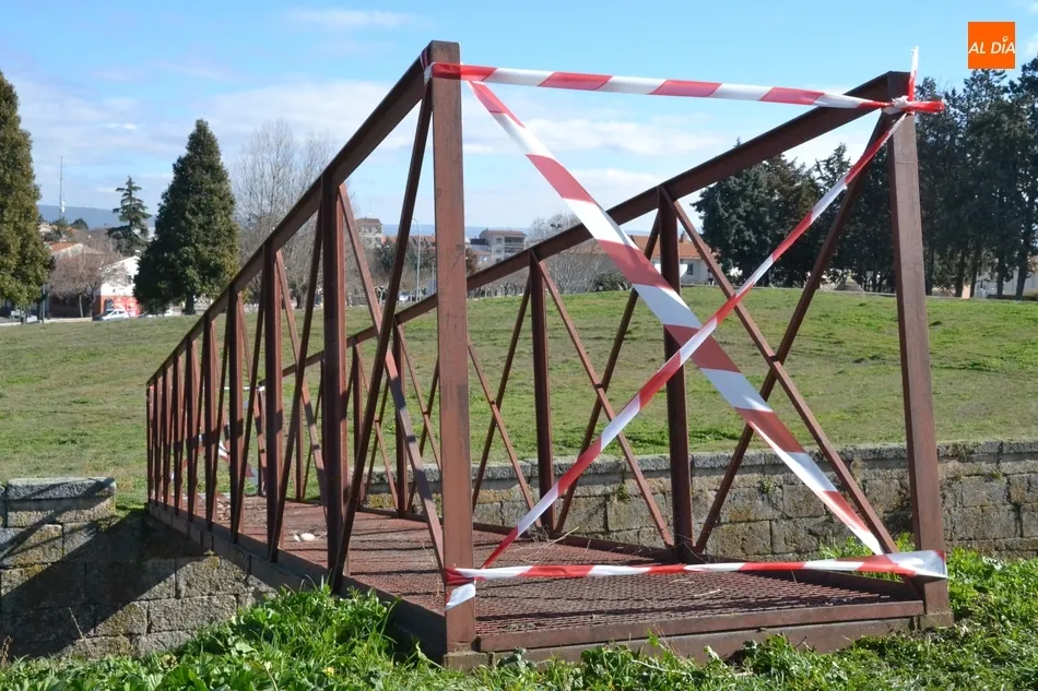 Foto 7 - Colocado el puente de Aris, que por el momento no se puede usar  