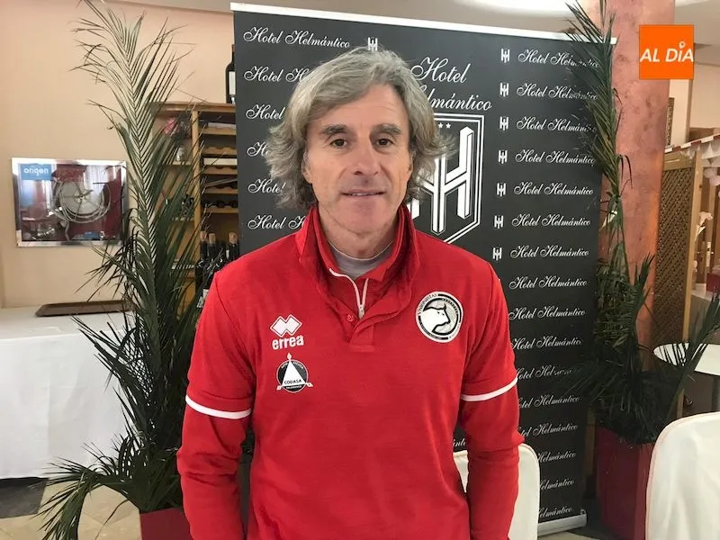 Roberto Aguirre durante la rueda de prensa