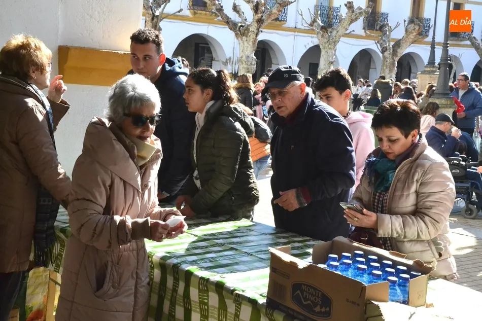 Foto 10 - Espl&eacute;ndida Operaci&oacute;n Bocata con m&aacute;s de 1.250 bocadillos repartidos  