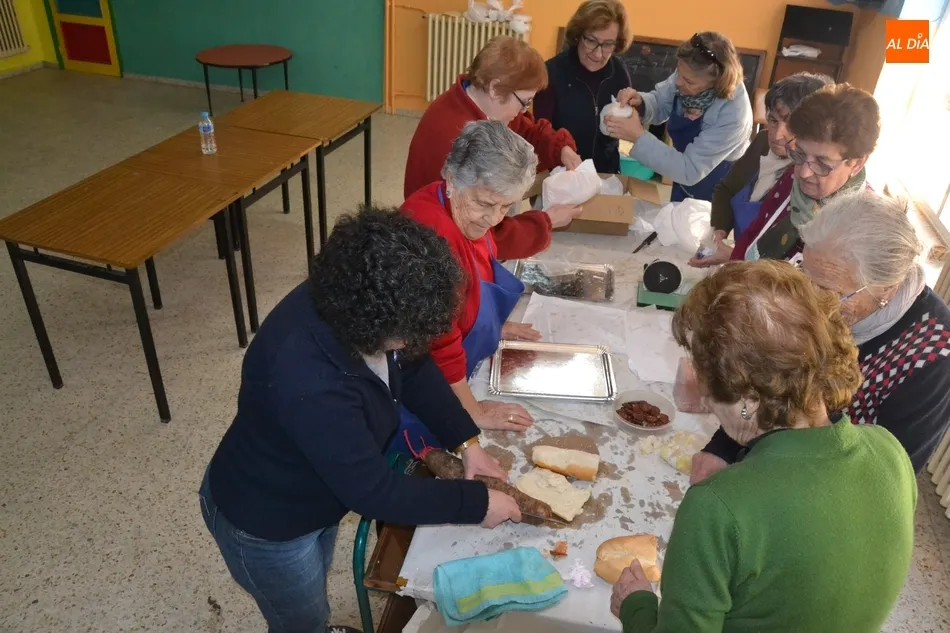 Foto 4 - Espl&eacute;ndida Operaci&oacute;n Bocata con m&aacute;s de 1.250 bocadillos repartidos  
