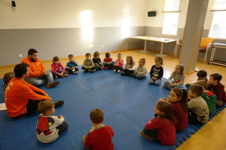 Foto 8 - Comienzan con &eacute;xito de participaci&oacute;n los talleres de animaci&oacute;n a la lectura de Villares de la...
