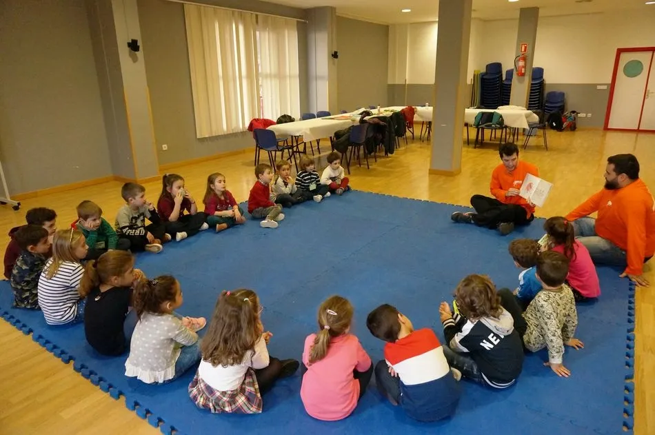 Foto 4 - Comienzan con &eacute;xito de participaci&oacute;n los talleres de animaci&oacute;n a la lectura de Villares de la...